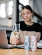 Leitz Eins-Zwei-Zero Riesling Sparkling (Blik) - Afbeelding 3